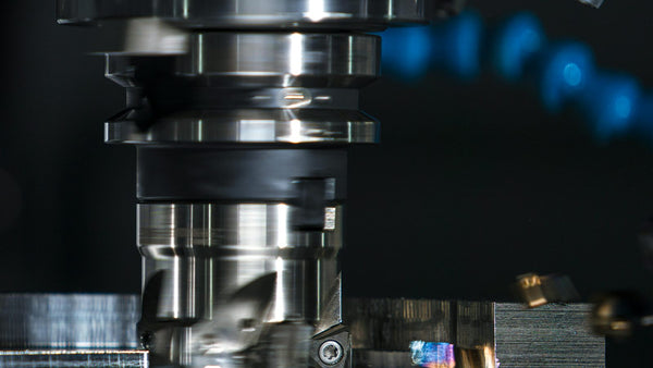 Velocidad de corte y avance en fresado CNC: guía práctica
